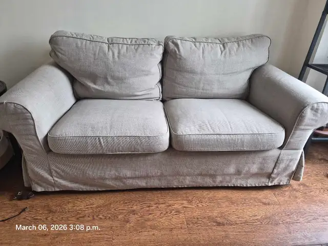 Free Couch and Loveseat in Couches & Futons in Oshawa / Durham Region - Image 6