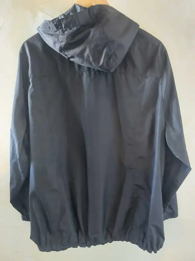 Black Nylon Hoodie - Lrg in Men's in City of Toronto - Image 4