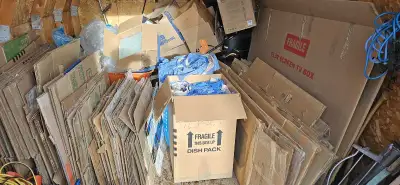 Over $1000.00 new. Wide variety of moving boxes. - 2x TV boxes -9x wardrobe boxes w/crossbars - over...