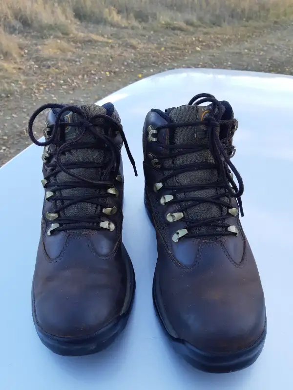 Women's TIMBERLAND Hiking Boots sz 10 in Women's - Shoes in St. Albert - Image 7