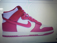 *NEW* . Nike Dunk Pink Prime High (Size 8 / 25 cm)