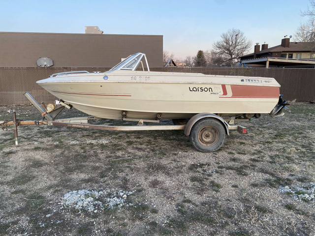 17ft Larson with Mercruiser 120 in Powerboats & Motorboats in Moose Jaw - Image 2