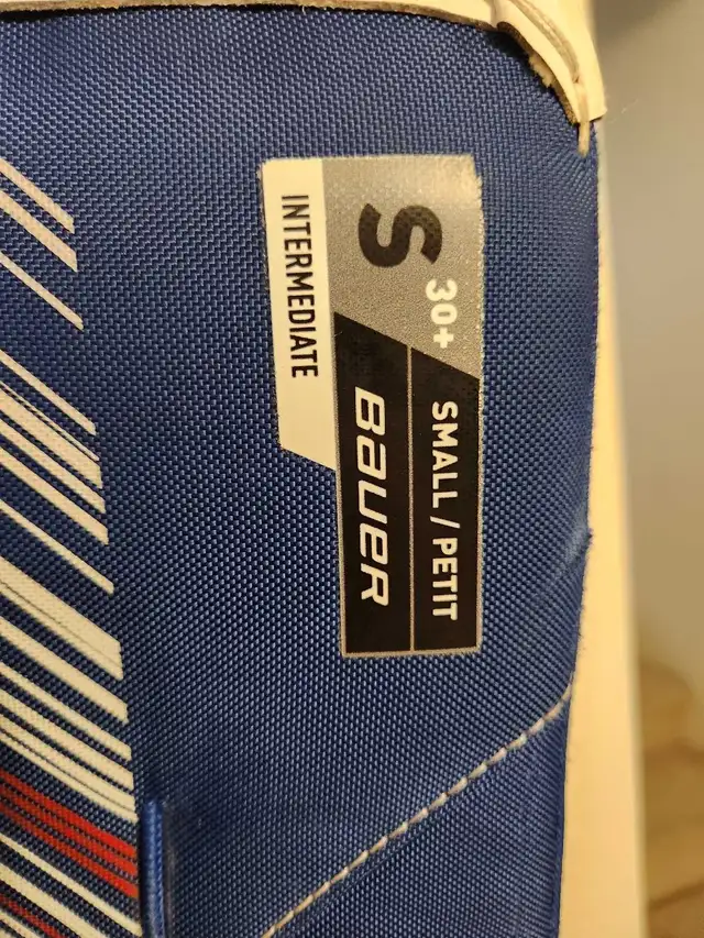 Bauer vapor X5 pro goalie pads. Size intermediate small in Hockey in Lethbridge - Image 4