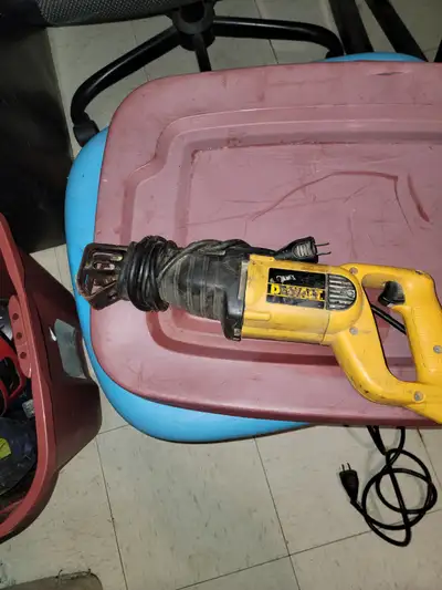 Dewalt Corded Reciprocating Saw 1 1/8 Stroke (29mm) DW303. Used but works great.