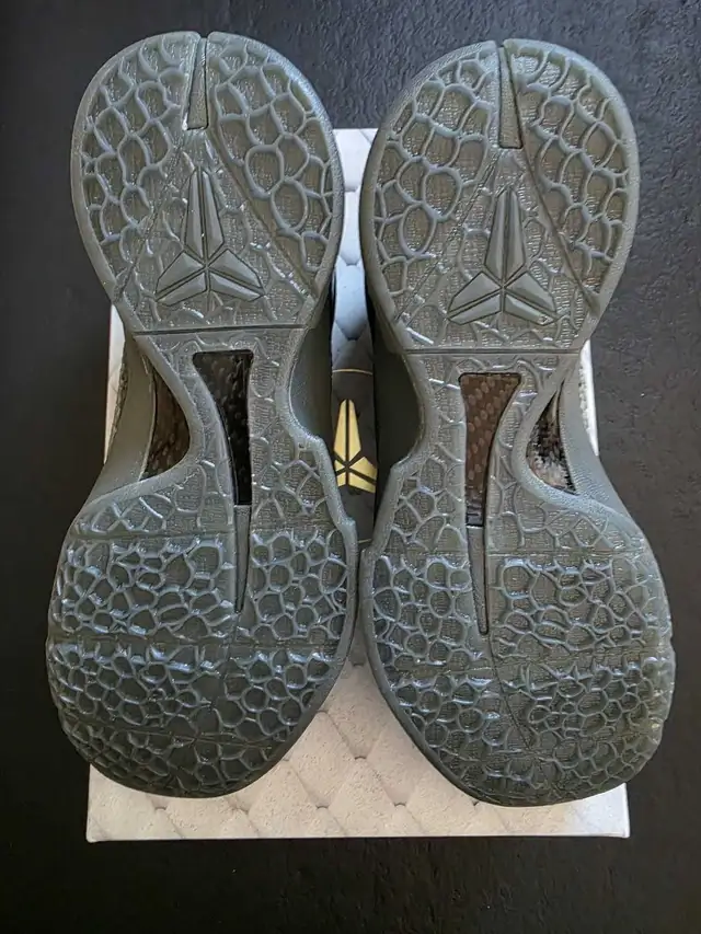 Kobe 6 Fade to Black size 8 in Men's Shoes in Mississauga / Peel Region - Image 7