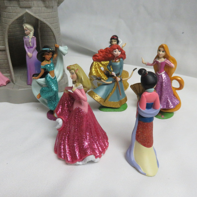 Disney World Cinderella Castle Purchased in USA Retail $200 in Toys & Games in Red Deer - Image 4