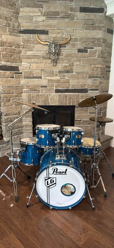 Pearl complete drum set , View more