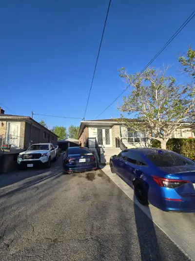 3 Bed 2 Bath Bungalow | Islington & Steeles