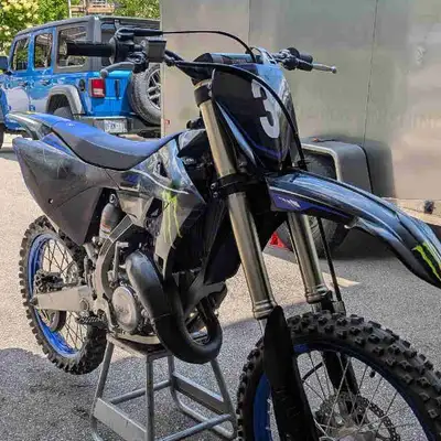 I'm selling my Yamaha Yz125 Monster Edition. It's a powerful and great bike, especially on the track...
