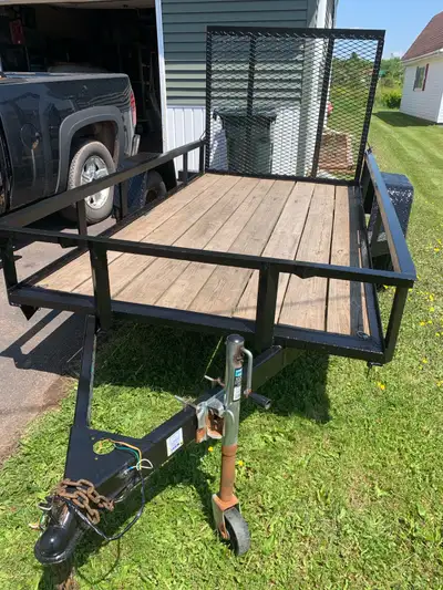 For sale 2014 Gatormade 5x10 utility trailer 3500lb axle with detachable ramp. Recent tires,bearings...