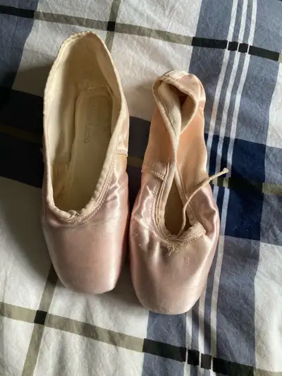 Elevate your dance with these used, size 5 1/2 D Freed Studio pointe shoes! Never used! They have pl...