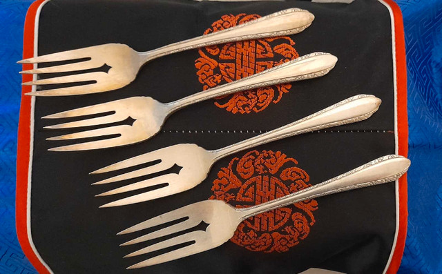 Vintage Oneida Community Tudor Plate 1935 "Madelon" Salad Forks  in Arts & Collectibles in City of Toronto
