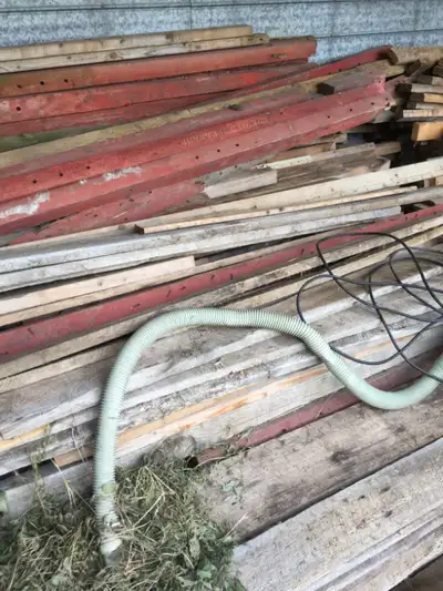 1x7 x7 and 1x5 strapping is hard wood plus a craftex table saw fence plus short pcs of 2x4 s 3ft len...