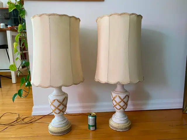 Paire de Lampes de Table en Verre Vintage Glass Table Lamps Pair in Indoor Lighting & Fans in City of Montréal - Image 4
