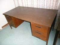 Desk, with 2 drawer columns