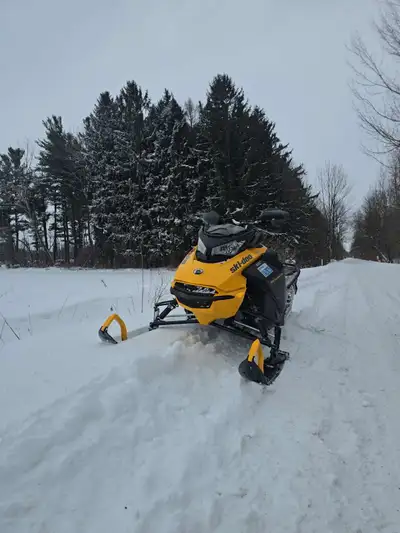 Looking to sell my 2024 skidoo backcountry 600efi sport 2600km on it worked really good