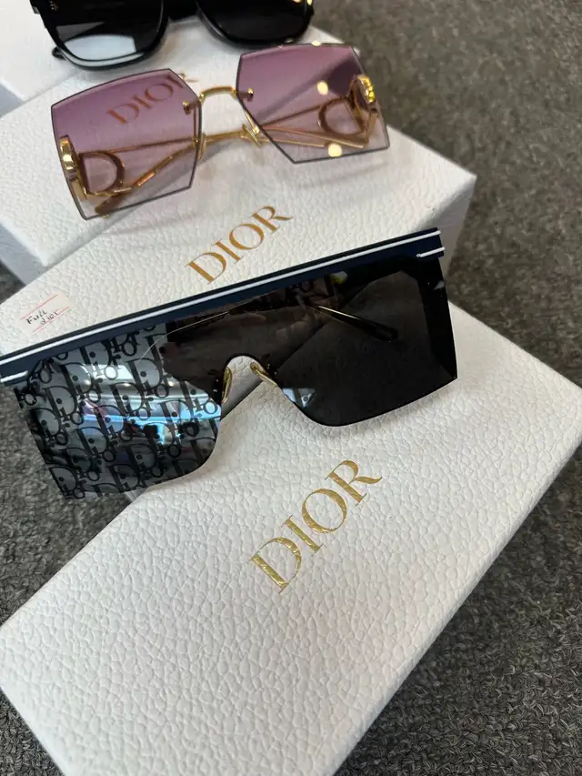 dior sunglasses  in Bags & Luggage in Mississauga / Peel Region - Image 3