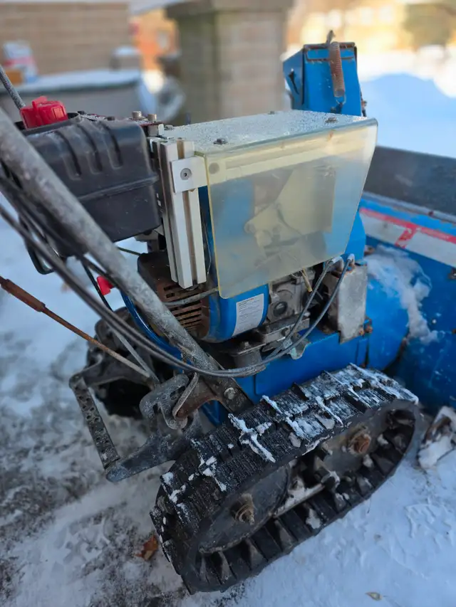 Yamaha YS624 Snowblower With Rubber Tracks Similar To The Honda in Snowblowers in Windsor Region - Image 3
