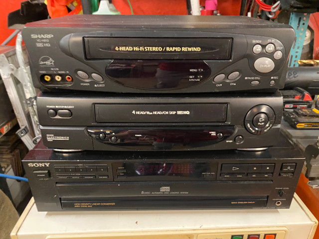 Nice vintage video CD player big and small discs  150$ in Stereo Systems & Home Theatre in Saint John - Image 2