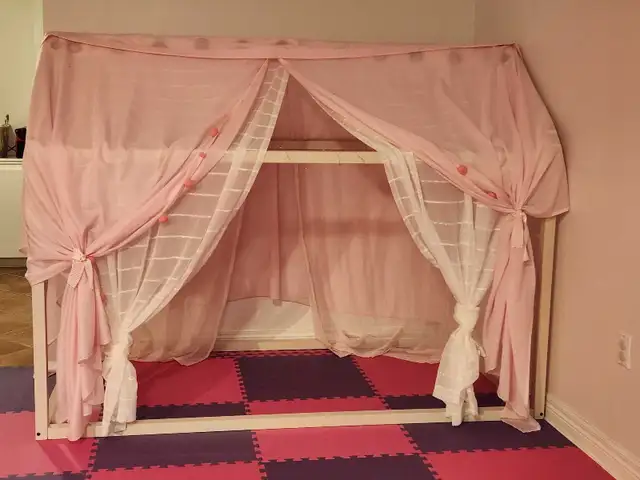 Wood bed in Beds & Mattresses in Charlottetown - Image 4