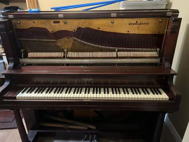 piano for sale in Pianos & Keyboards in City of Montréal - Image 3