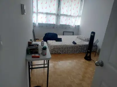 Room in Midtown, Toronto