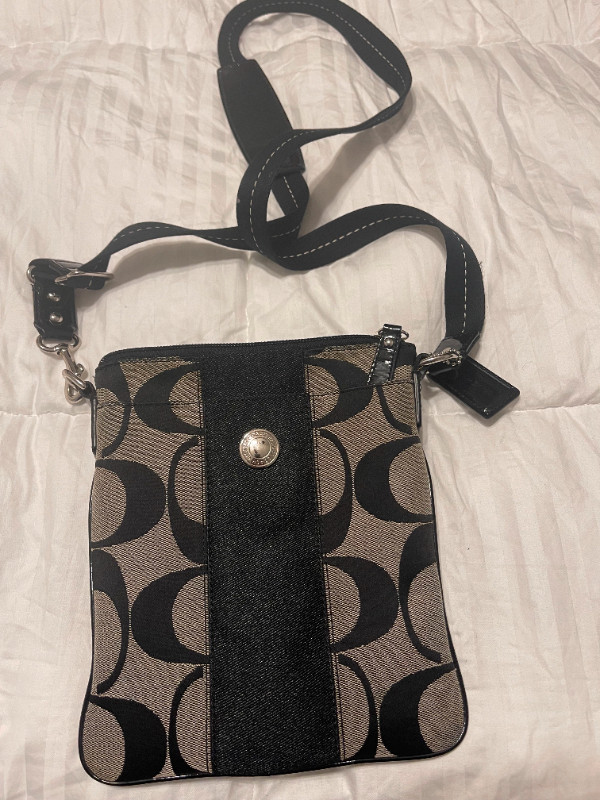 Coach Crossbody~Grey & Black~Adjustable strap in Women's - Bags & Wallets in Barrie