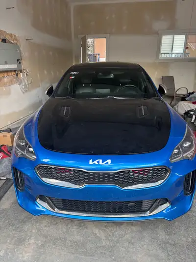 I am selling my 2018 Kia Singer, which was damaged by hail and has 93,000 kilometers on it. Rebuilt