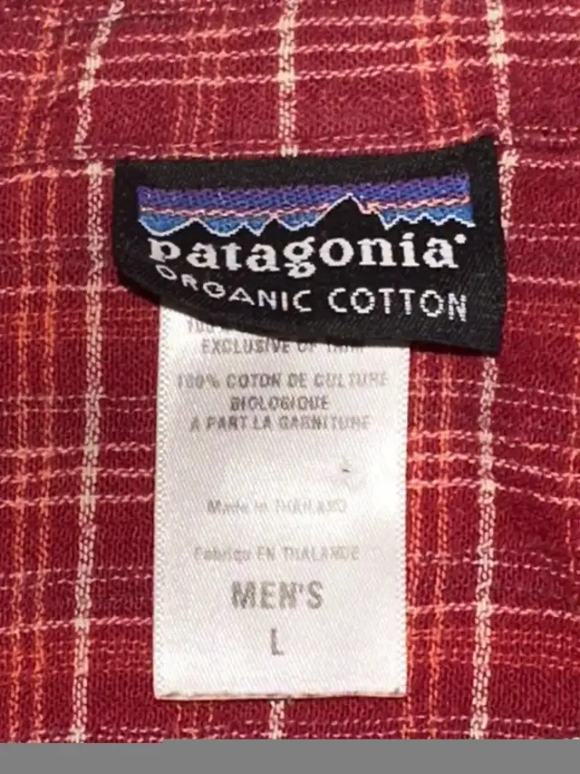 Patagonia Organic Cotton Button Down Shirt Sleeve Shirt - Medium in Men's in Calgary - Image 5