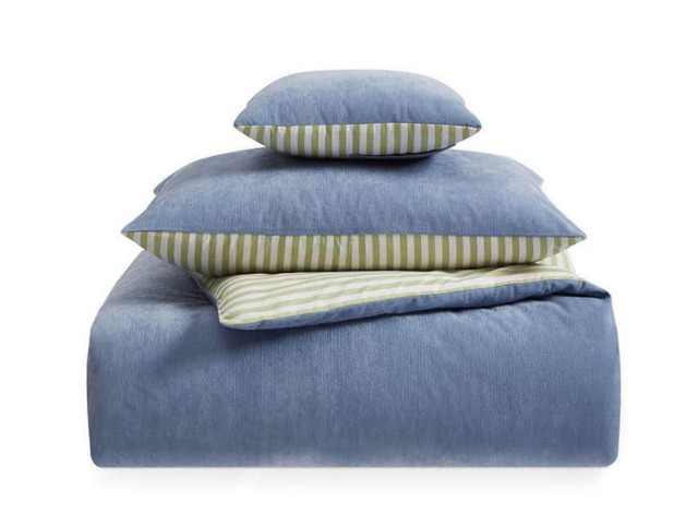 NEW Martha Stewart Kids 3-piece Comforter Set - Denim Blue TWIN in Bedding in Calgary - Image 2
