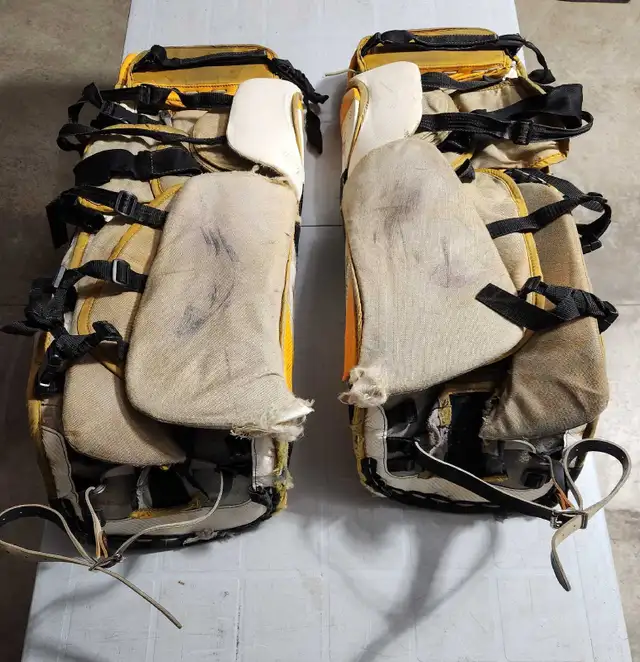 Goalie equipment $600. OBO in Hockey in Hamilton - Image 3