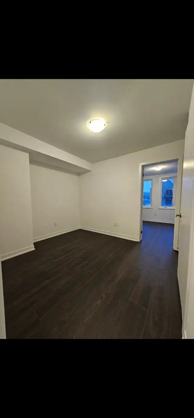 Huge Home 4 Bed 2 Den 4 Washroom, photo 4 of 4