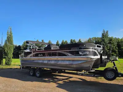 2015 Avalon tri tube pontoon boat. This boat is in really good condition with low hours on the engin...