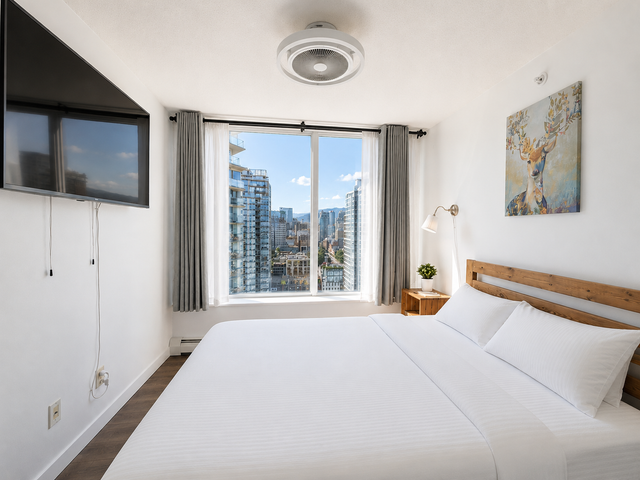 Downtown Vancouver Apt – Sleeps 7 – Pool & Jacuzzi – July 17-18 in Short Term Rentals in Vancouver - Image 16