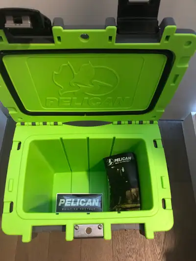 Pelican Elite 20 quart cooler-New in box(Never used)