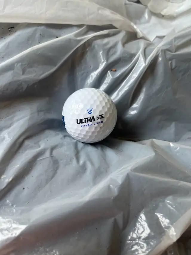 Maple Leafs Golf Ball in Golf in Mississauga / Peel Region - Image 3