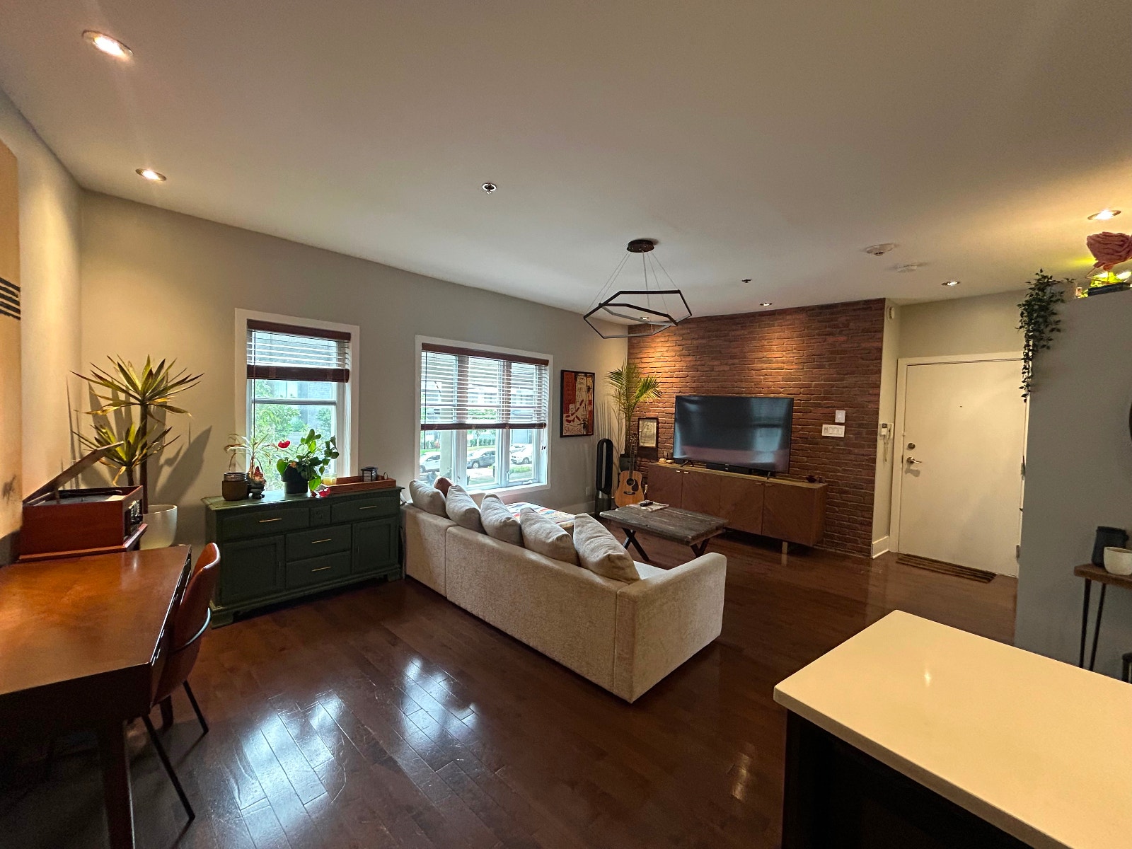 Condo entièrement meublé à louer – Vieux-Port de Montréal — photo 2