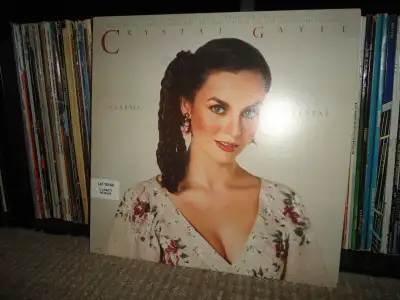 CLASSIC CRYSTAL! A VINYL RECORD LP BY CRYSTAL GAYLE!, View more