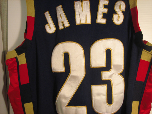 LEBRON JAMES  CLEVELAND CAVALIERS JERSEY in Basketball in London - Image 4