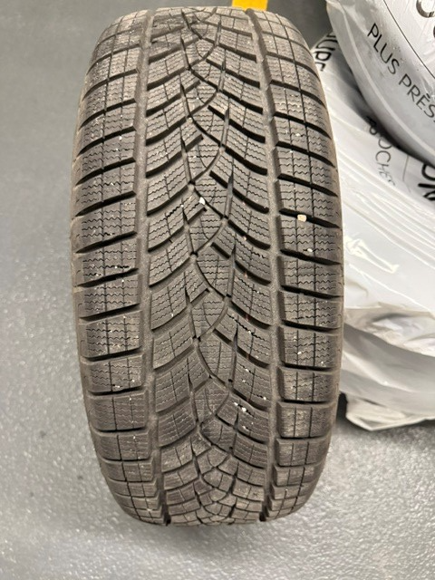 4 pneus hiver/ SUV-235/55R18 104H Ultra Grip Performance 900$ in Tires & Rims in Laval / North Shore - Image 3