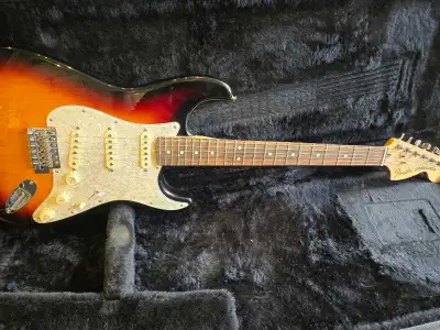 2015 Fender Deluxe Roadhouse Strat, View more