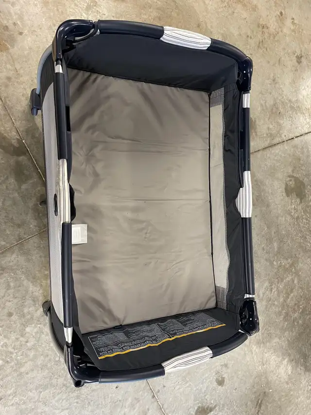 Graco Pack and play in Playpens, Swings & Saucers in Oakville / Halton Region - Image 3