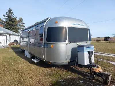 Travel Canada this summer in this solid, well-kept classic Airstream. Exterior: - Brand new tires -...