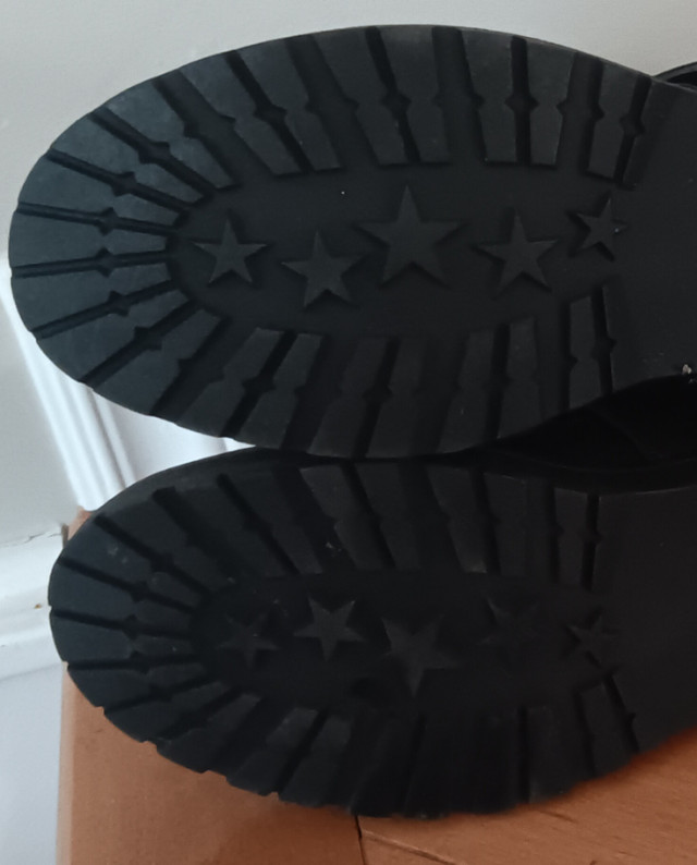 WOMEN'S BLACK ANKLE BUCKLE BOOTS SIZE 10 in Women's - Shoes in Belleville - Image 4
