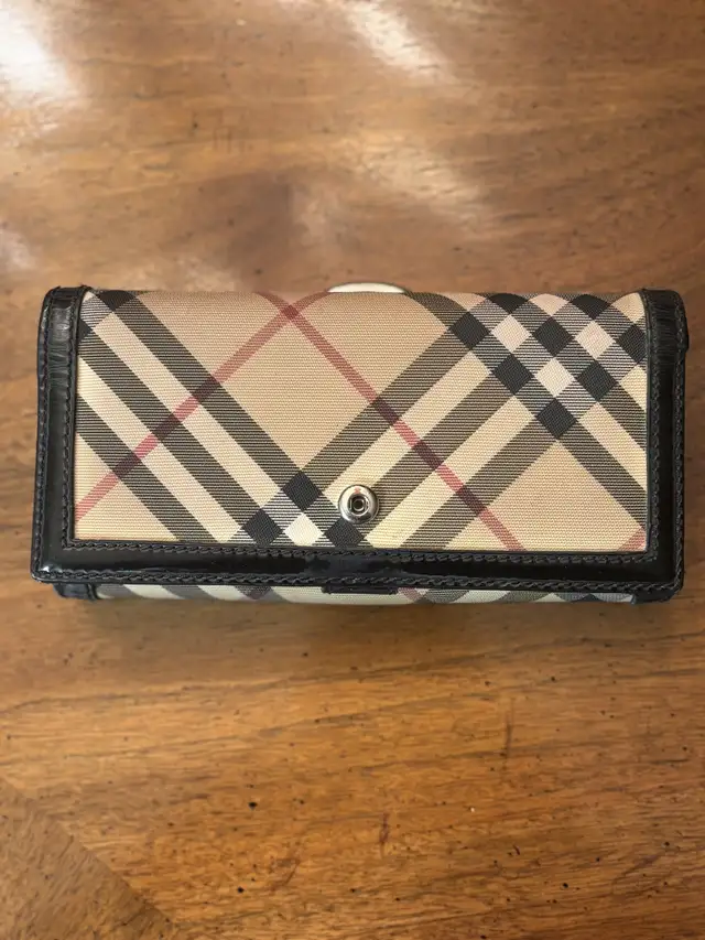 Burberry  Wallet in Women's - Bags & Wallets in City of Toronto - Image 3