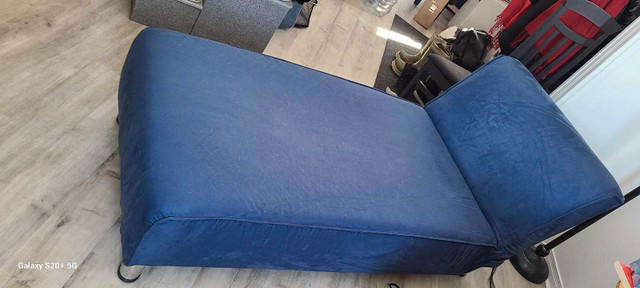 Méridienne de velours bleu inclinable dans Sofas et futons  à Gaspésie - Image 3