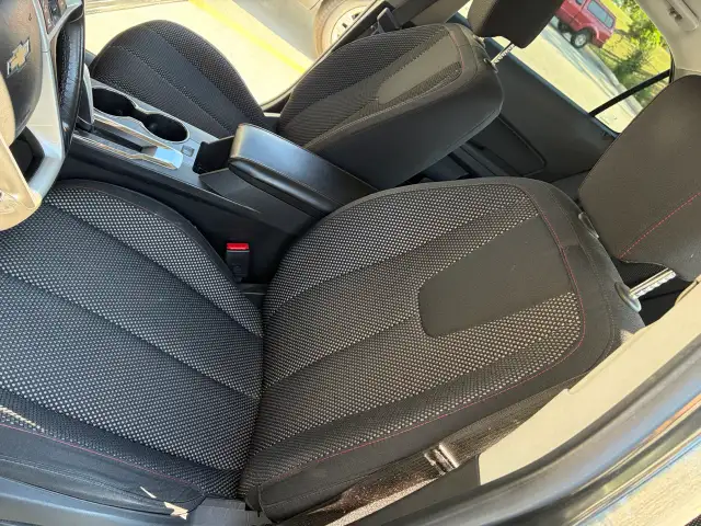 2013 Chevrolet Equinox. Only 80,000 km565626317979658243