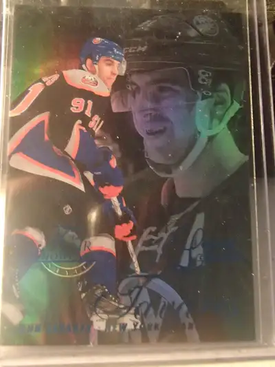 carte de hockey  Fleer Retro Flair Showcase John Tavares, View more