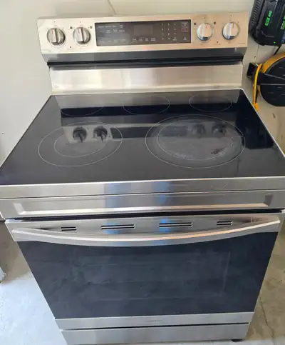 Samsung 6.3 cu ft electric range $290 o.b.o call 204-688-2294, View more