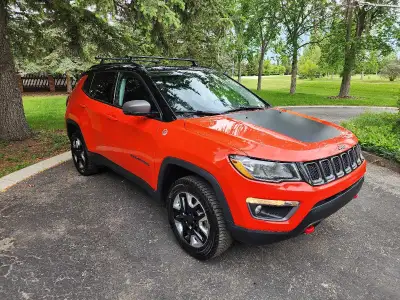 4-CYLINDER. AWD. SUNROOF. BACKUP CAMERA. HEATED SEATS. NAV. POWER HATCH. BLUETOOTH. ROOF RACK. BRAND...